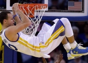 开云体育-从韩国压制英格兰到姆巴佩扛起全队，足球世界中的体系对抗与个人英雄主义