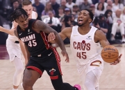 开云足球直播-爵士血洗热火，保罗制霸全场