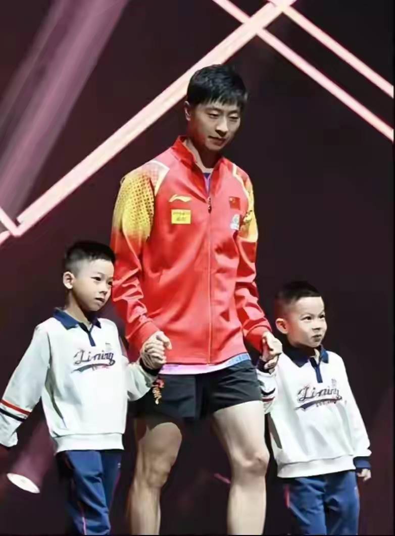 中国乒乓球队翻盘奥地利乒乓球队，马龙三分雨点燃全场
