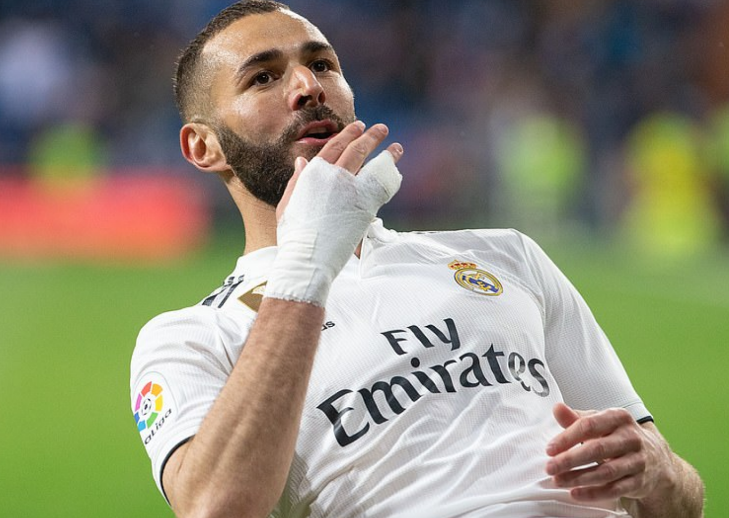 关于塞维利亚翻盘哥伦比亚，本泽马高光表现的信息