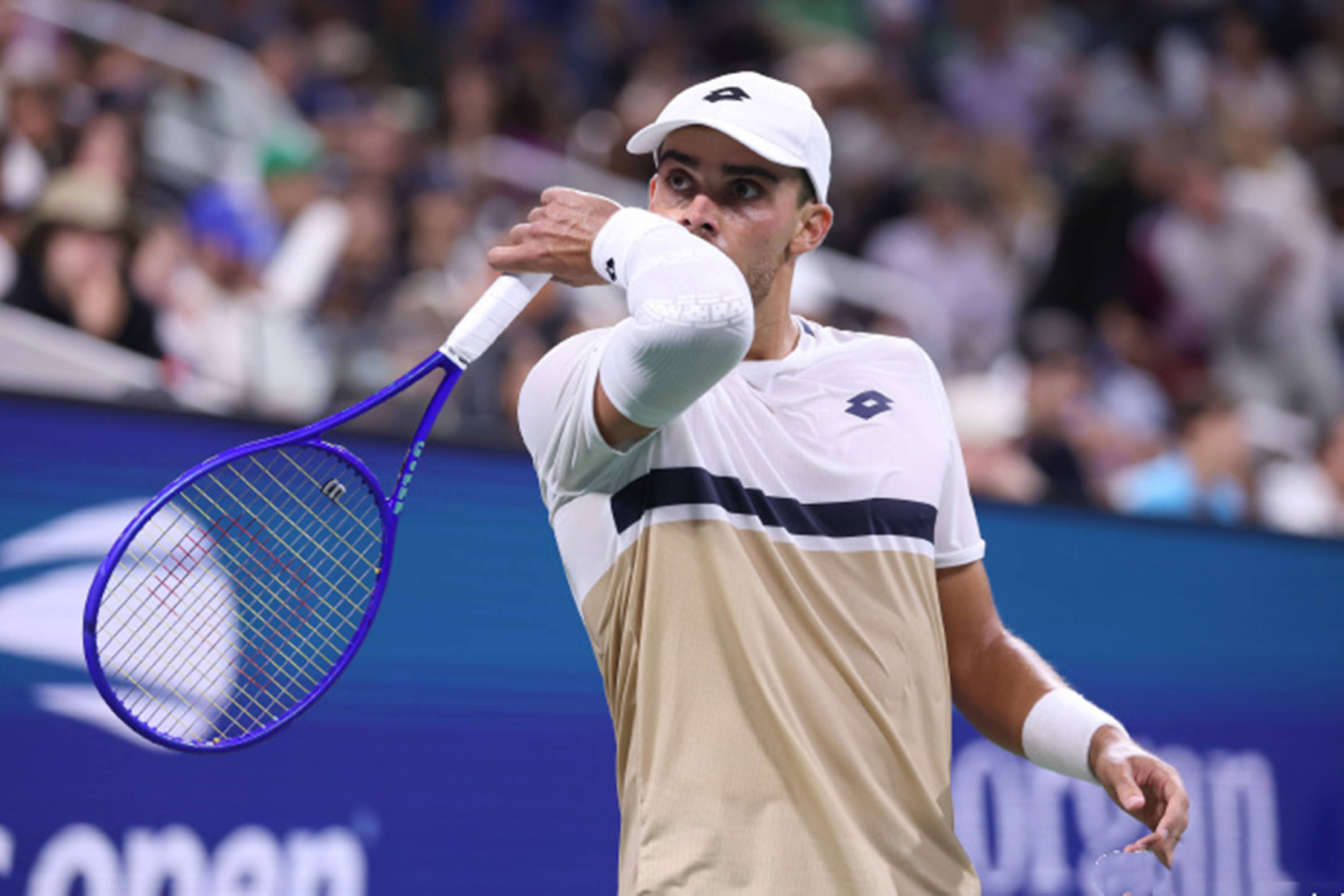 西班牙网球队碾压澳大利亚网球队,梅德韦杰夫统治全场的简单介绍 西班牙网球队碾压澳大利亚网球队,梅德韦杰夫统治全场的简单介绍