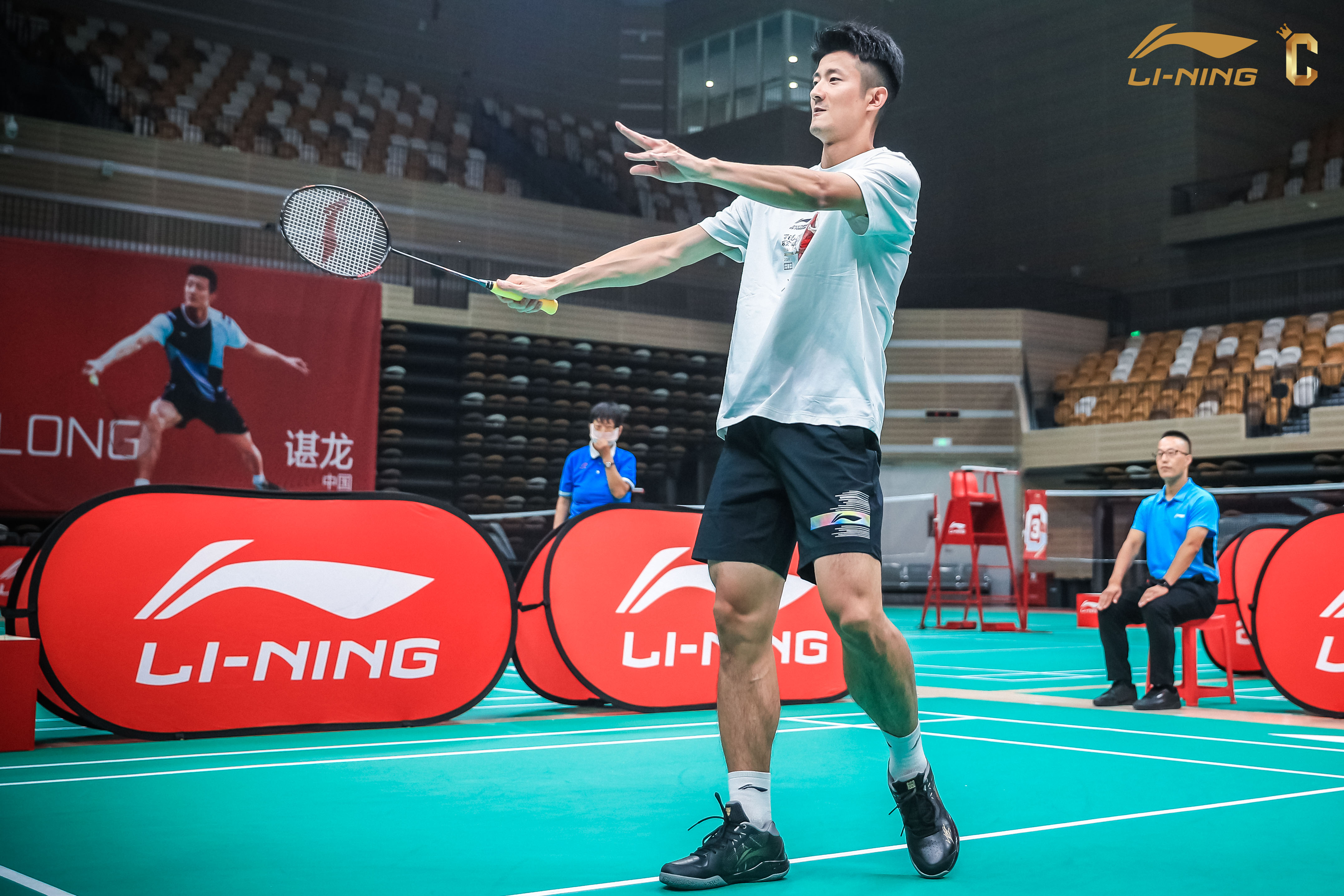 包含中国羽毛球队力克法国羽毛球队，谌龙打破历史纪录的词条