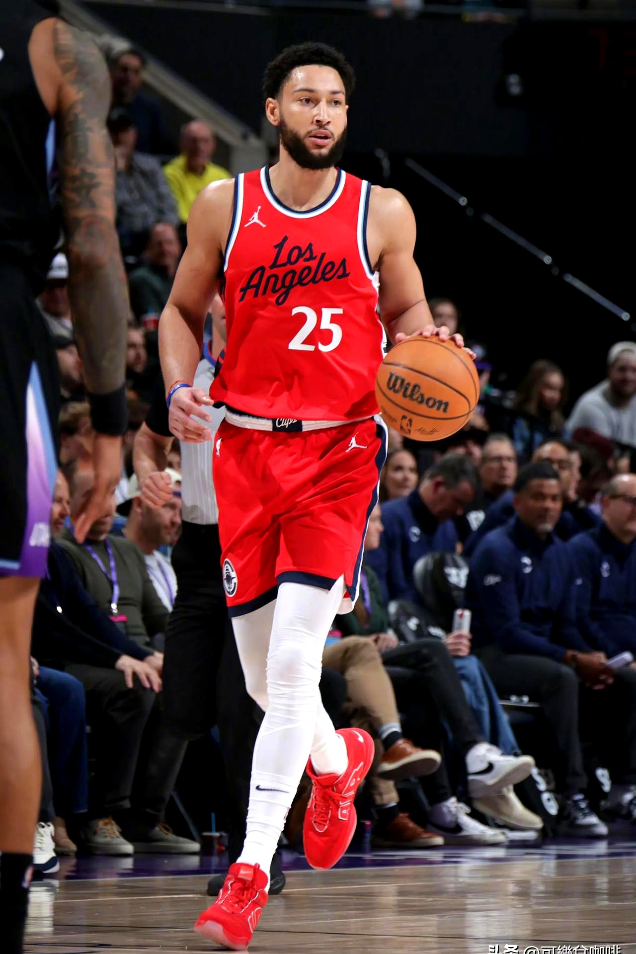 雷霆逆转法国男篮，西蒙斯一己之力扛起全队的简单介绍