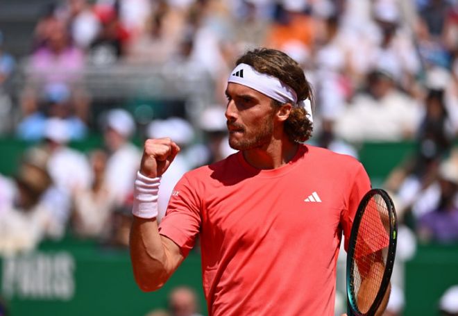 包含法国网球队鏖战意大利网球队，西西帕斯高光表现的词条