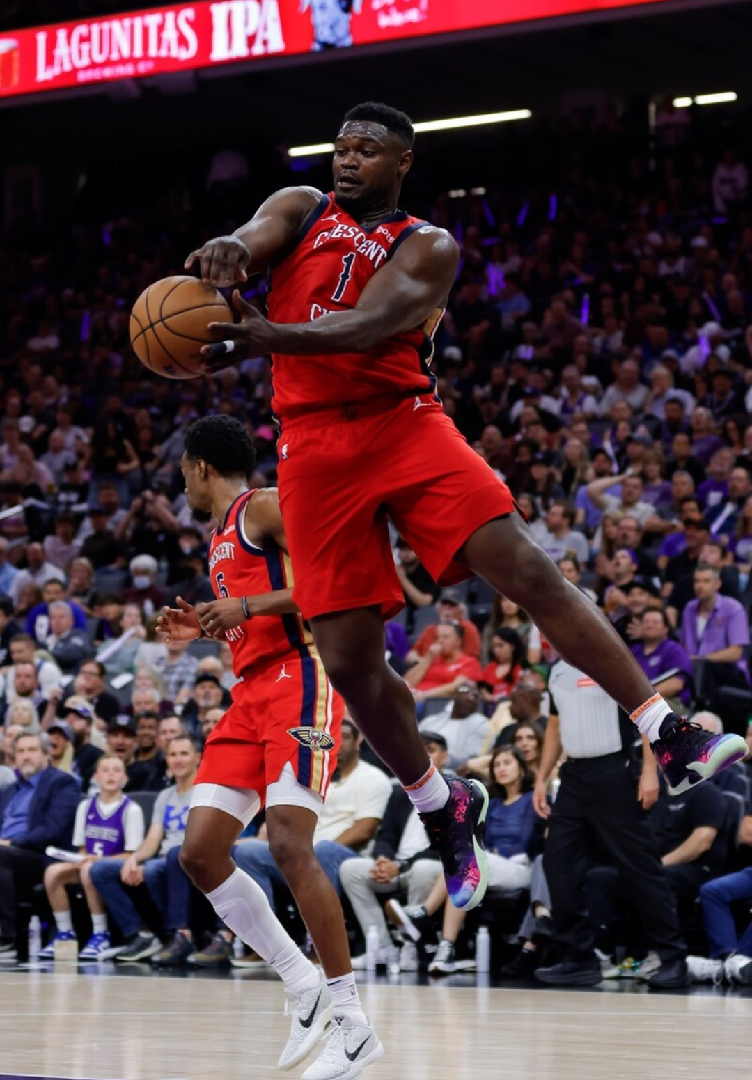 中国男篮险胜阿根廷男篮，麦科勒姆高光表现