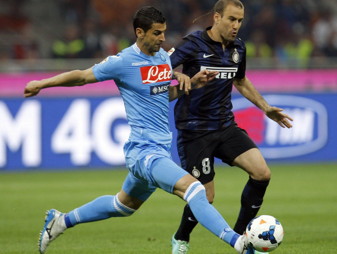 包含那不勒斯中场快速传球，控制比赛节奏牢牢把握的词条