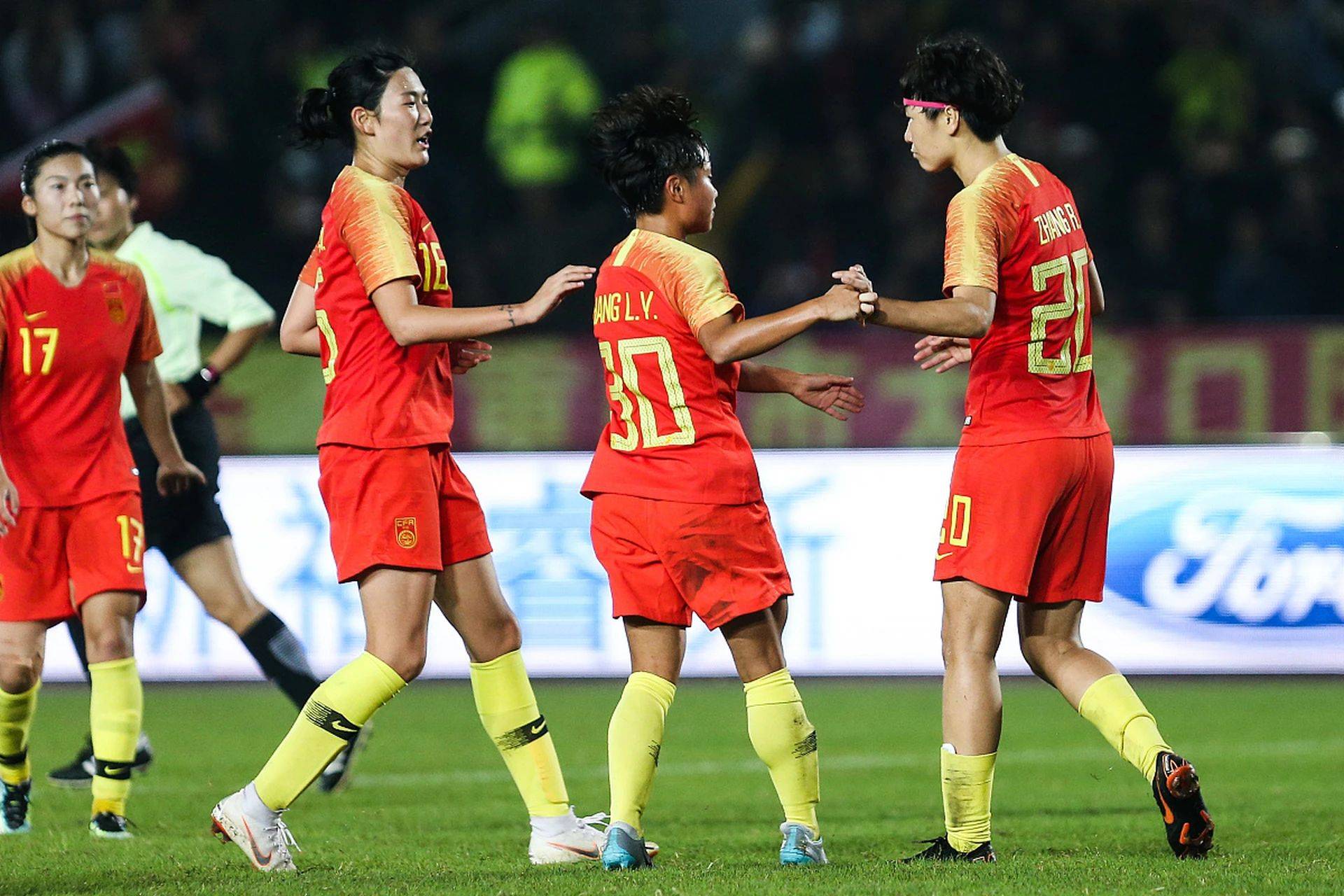 无与女足相比，女团队表现卓越的简单介绍