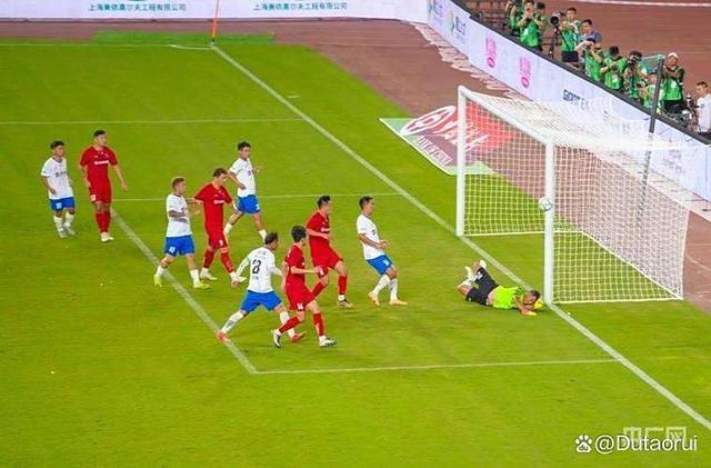 足球联赛中引人注目的严峻对决的简单介绍 足球联赛中引人注目的严峻对决的简单介绍