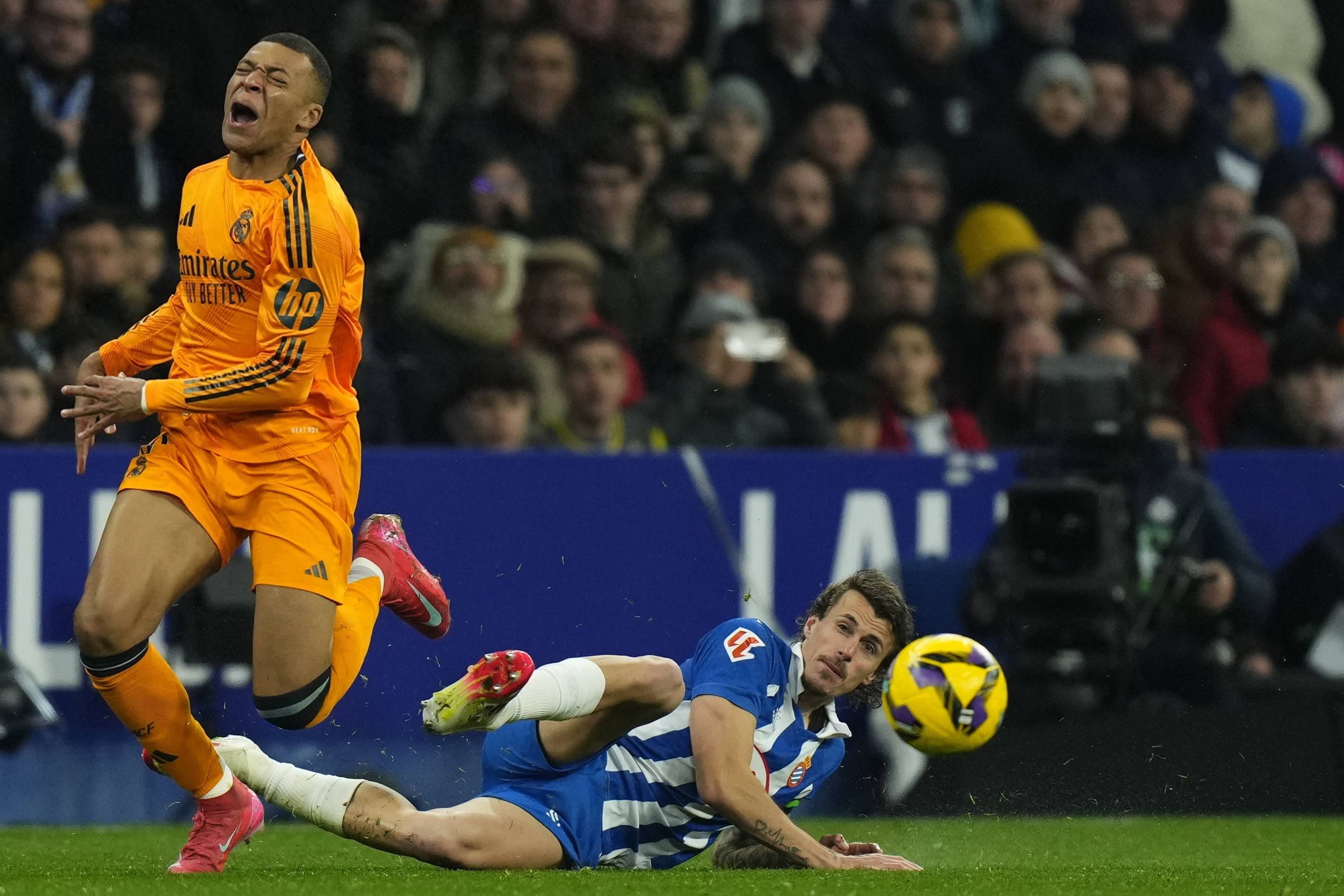 包含西甲豪门宣布重组：皇家马德里发起大规模换血行动的词条