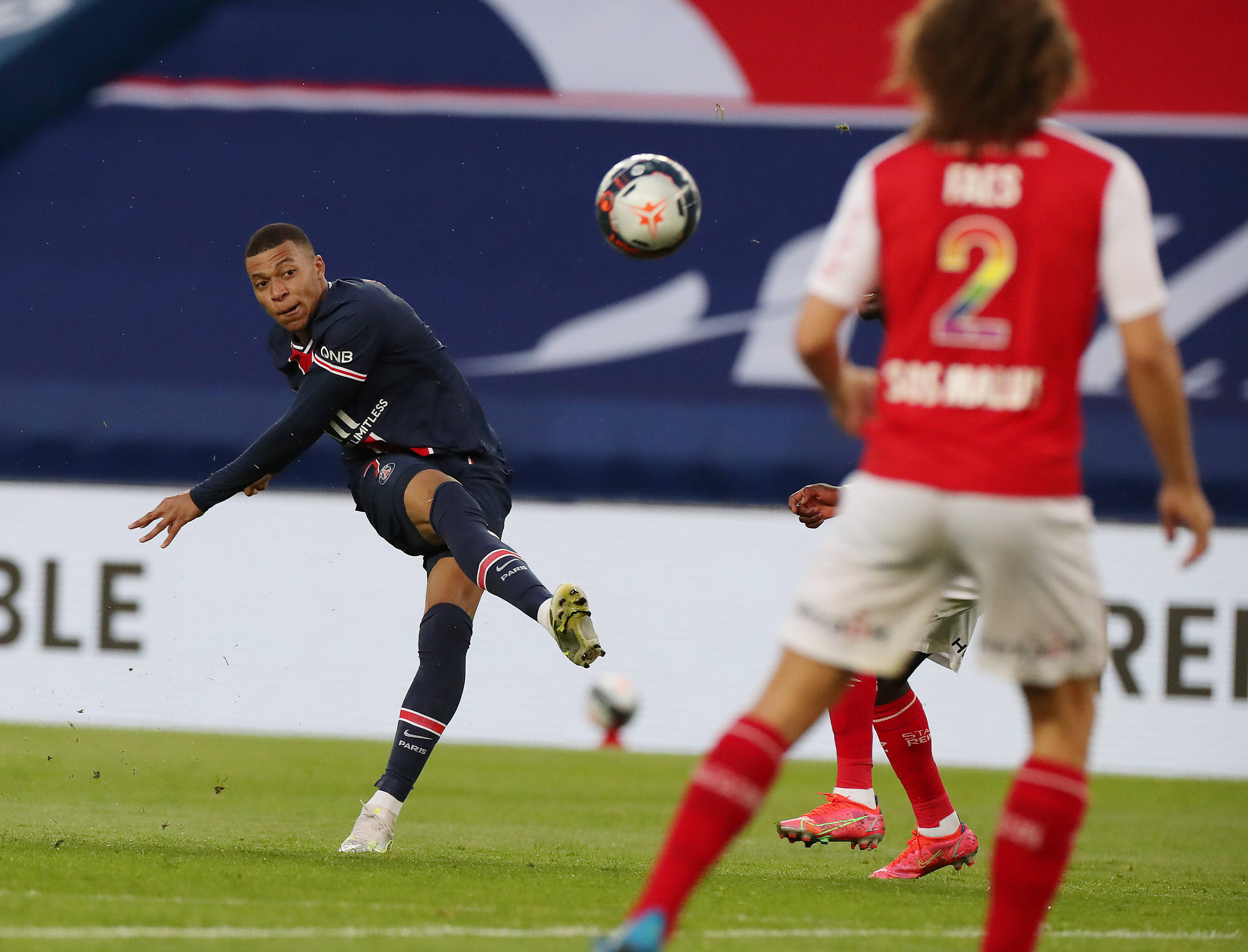 关于巴黎圣日耳曼俱乐部最近在法甲联赛中领先的信息