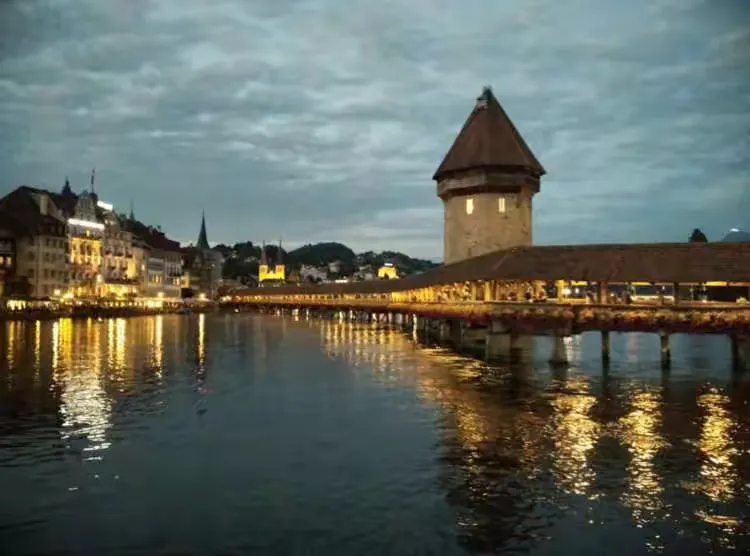 瑞士步步霞女支只滩快群新首曲