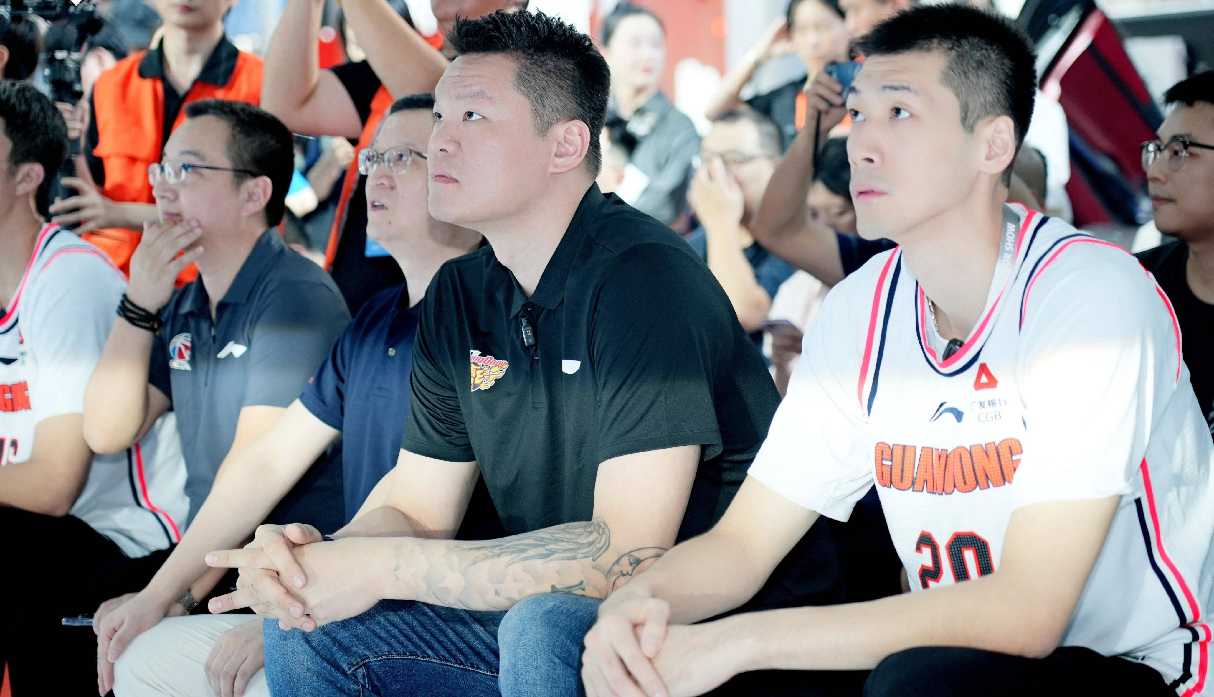 广东宏远队大胜，领先本赛季排名的简单介绍