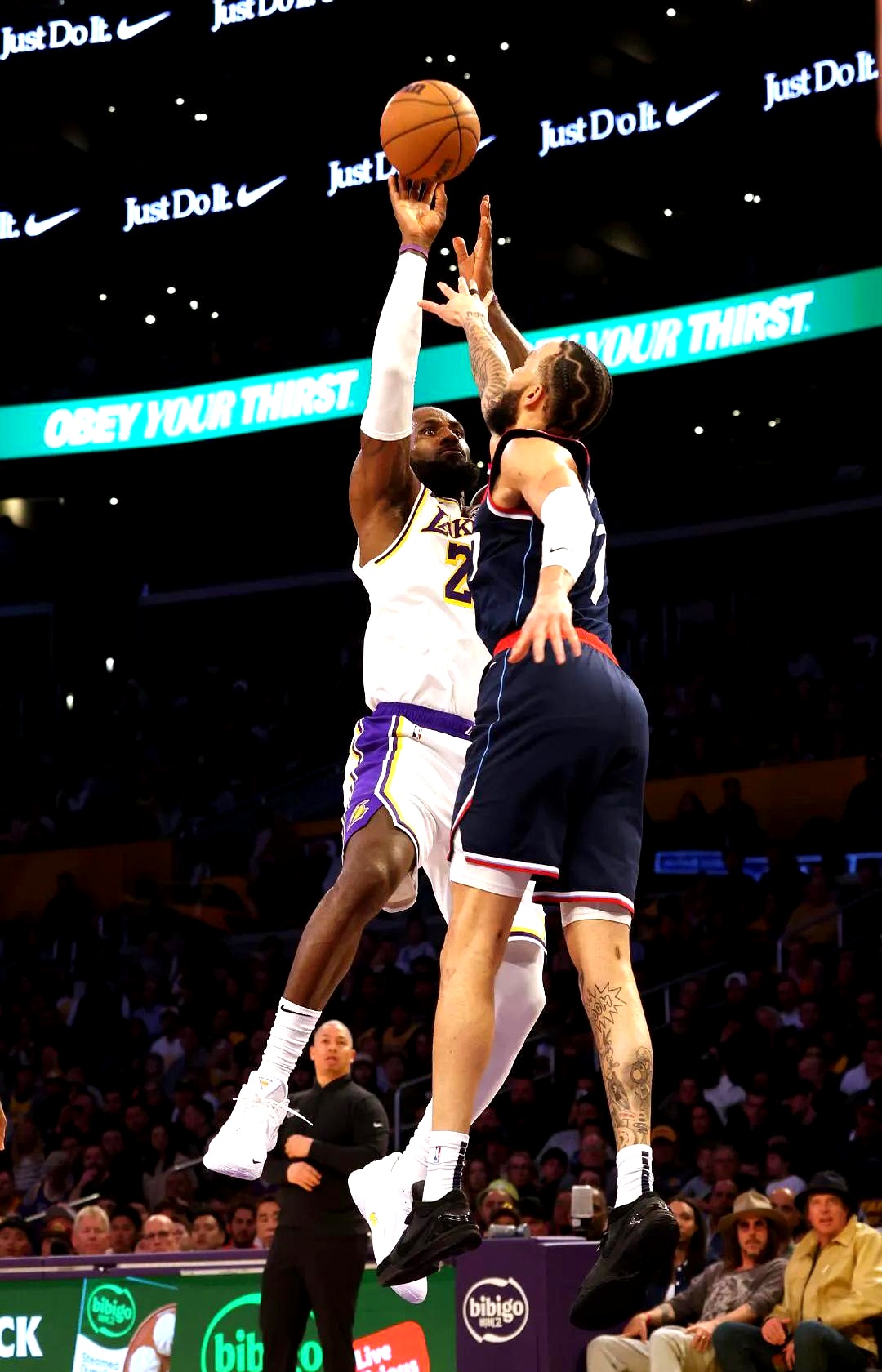 关于鹈鹕轻取魔术,詹姆斯带队取胜的信息 关于鹈鹕轻取魔术,詹姆斯带队取胜的信息