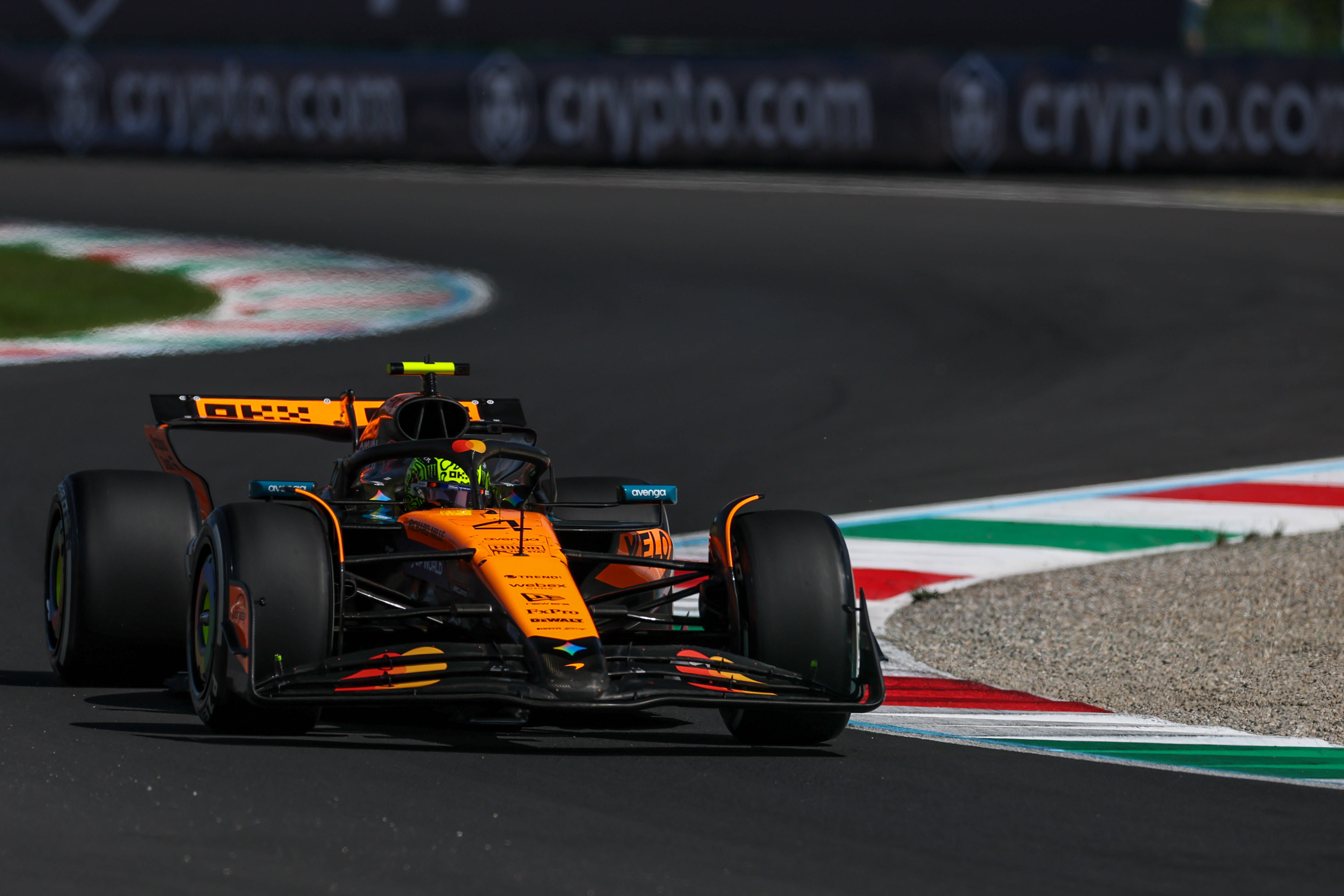 雷诺车队险胜红牛车队，勒克莱尔点燃赛场的简单介绍