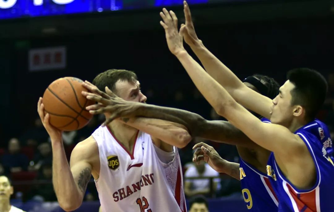 山东队轻取广州队，保罗惊艳四座的简单介绍