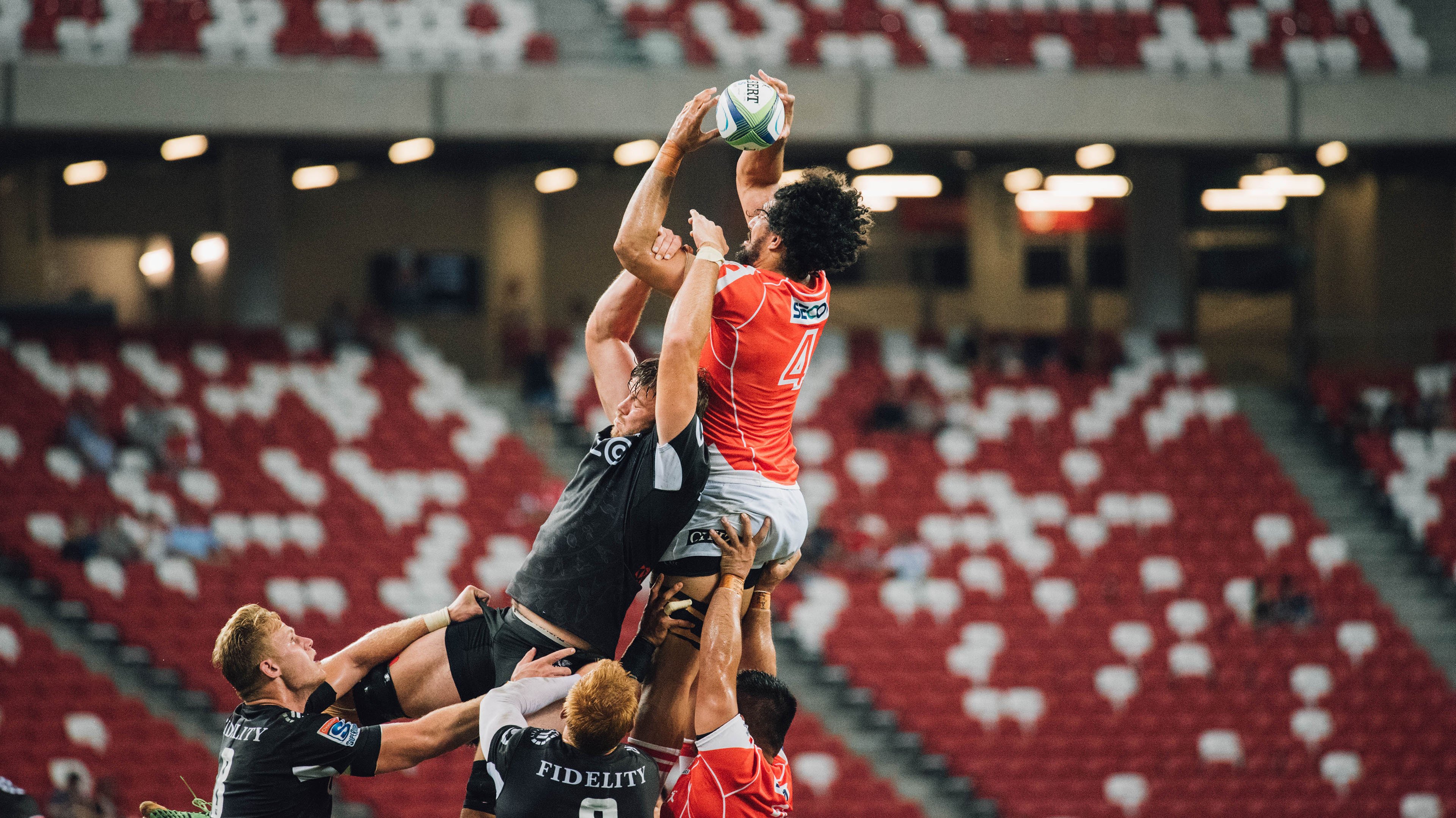 巅峰对决，湖人险胜新疆队，哈登成关键先生改写战局