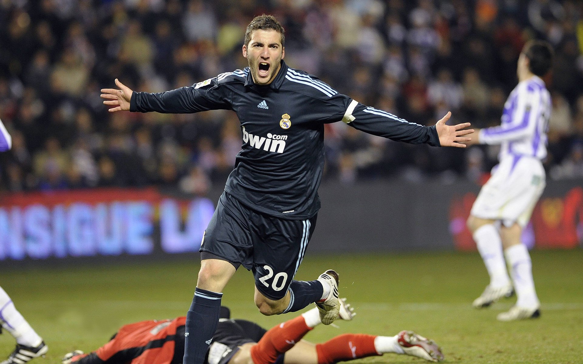 沙特轻取乌克兰，李刚仁成为关键先生—亚洲新星闪耀国际足坛